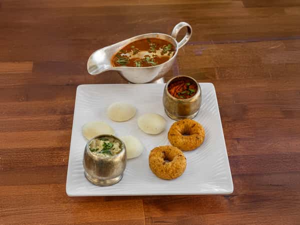 66. Idli (4PCS) Vada (2PCS) (G) (V)