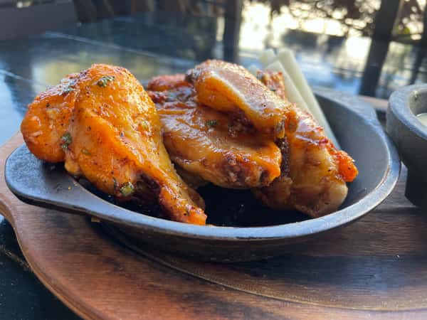 CANTINA CHICKEN WINGS