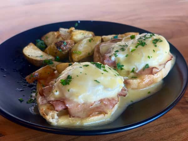 EGGS BENEDICT - Traditional