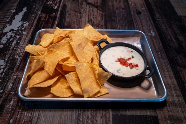 Queso & Chips
