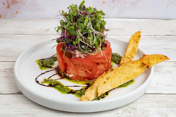 Mediterranean Style Tomato & Mozzarella Salad