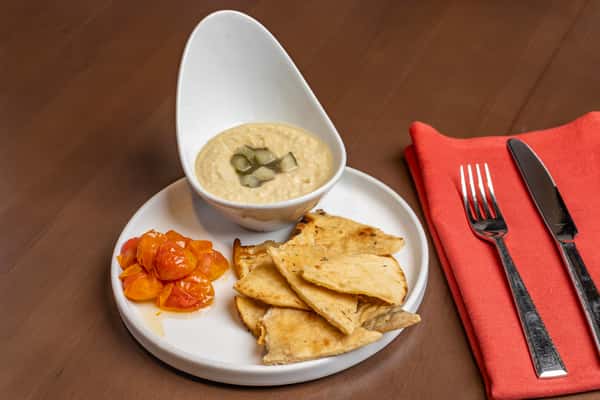 Roasted Hummus & Garlic Pita