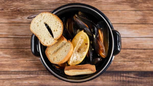 Blue Cheese & Bacon Mussels