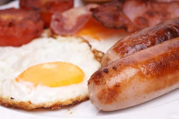 Fried egg with sausage