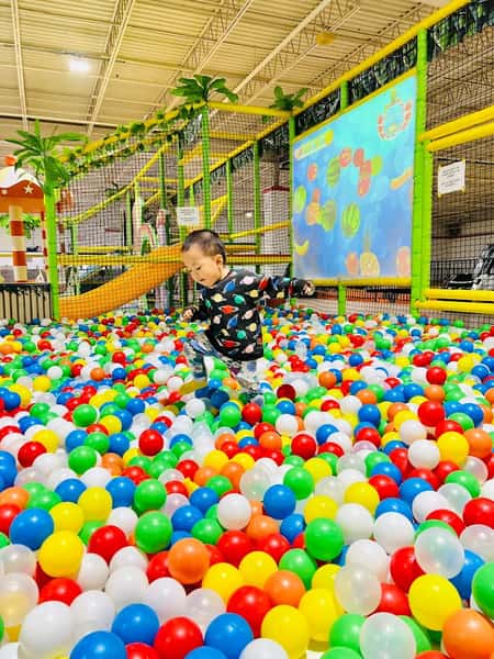 Ball pit