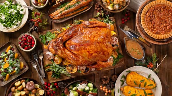 Traditional Thanksgiving Dinner (Feeds 6)