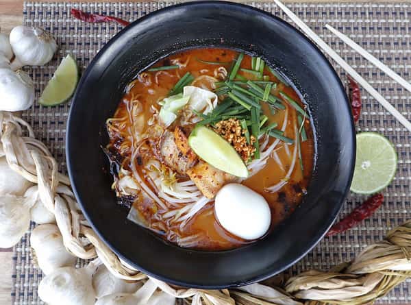 Chili Crisp Ramen カリカリ豚バラ肉、ラーメン