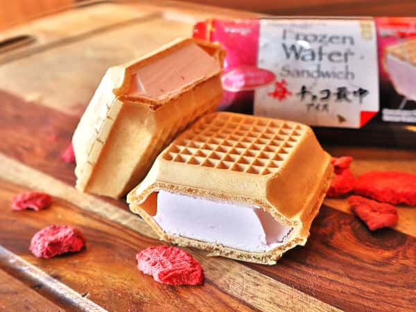 Wafer Strawberry ice cream
