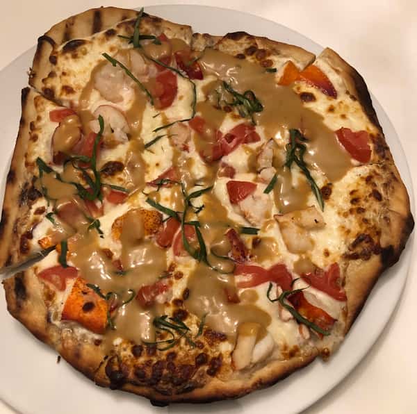Lobster & Vine Ripe Tomato Pizza