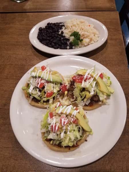 Especial SOPES Plate Rice & Beans