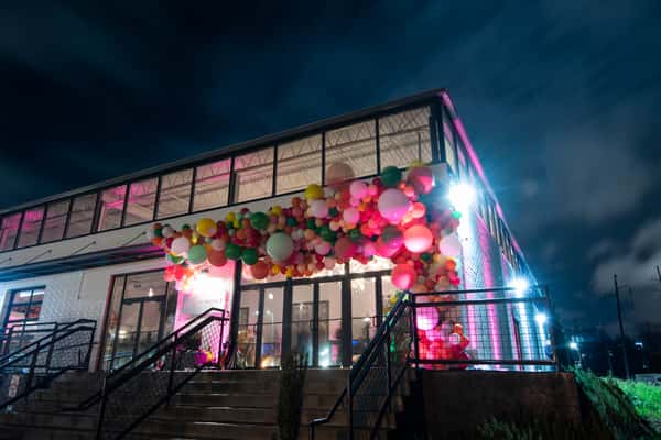 Exterior balloon display