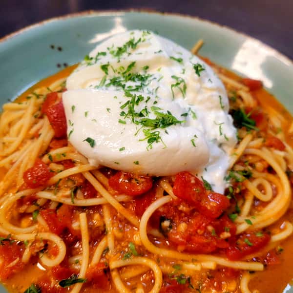 ** N E W Spaghetti al Pomodorino con Burrata
