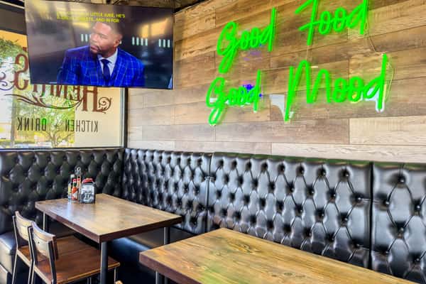 Henry's_Kitchen_+_Drink_Interior_Good_Food_Good_Mood