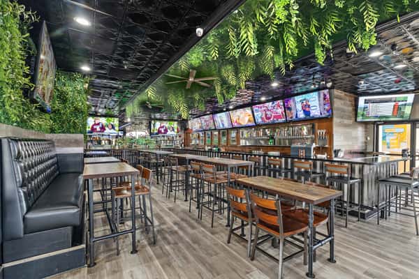 Henry's_Bar_&_Grill_Interior_Long_Angled_2024