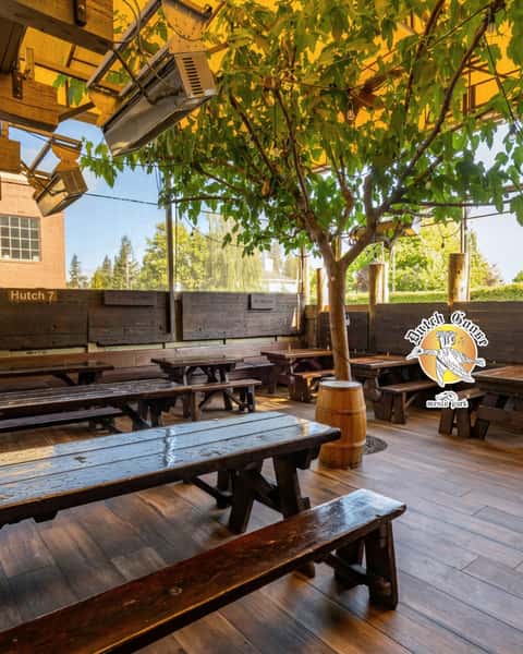 Fall is officially in session.
It's the season for catching up with friends, weekend lunches, after-work drinks, and finding every excuse to spend time together.
We'll keep the table ready.
#DutchGoose #MenloPark #MenloParkEats #BayAreaFoodie #SiliconValleyEats #PeninsulaFood #SupportLocal #Since1966 #GooseIsLoose #BurgersAndBrews