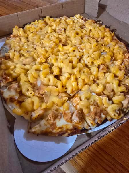 The Hot Hen Pizza