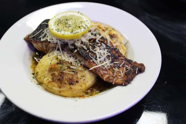 BLACKEND SALMON N GRITS