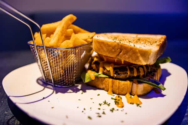 SALMON BURGER