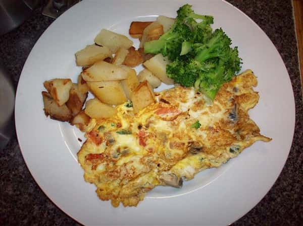potatoes, omelette, and broccoli