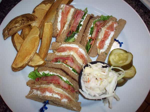 sanwiches with fries