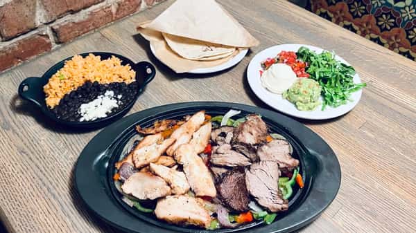 Pollo y Asada Fajita
