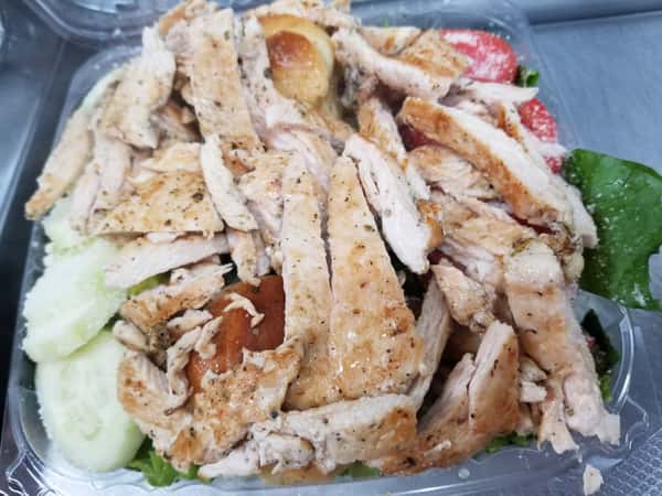 salad with cucumbers, tomatoes and grilled chicken
