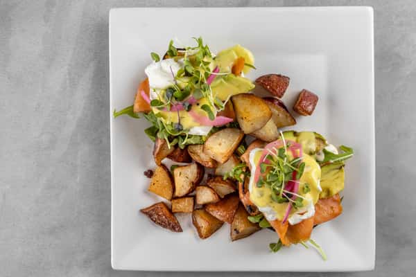 SMOKED SALMON BENEDICT