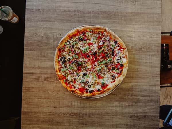 Deluxe Pizza
