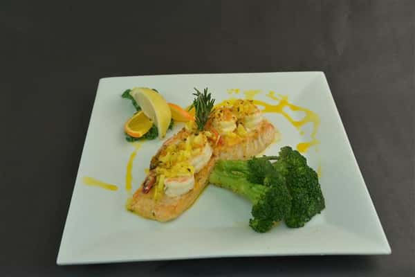 Seared fish with broccoli