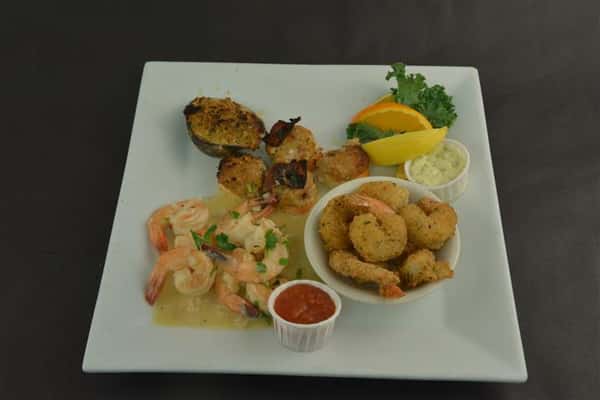 Fried and grilled shrimp with scallops