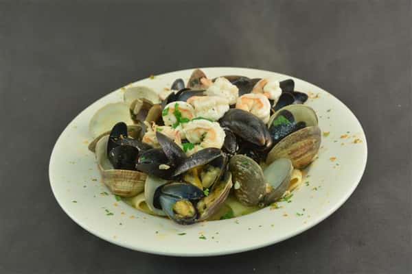 Mussels and clams with shrimp