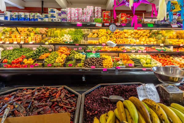 La Reyna Market produce