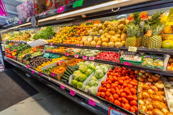 La Reyna Market produce aisle