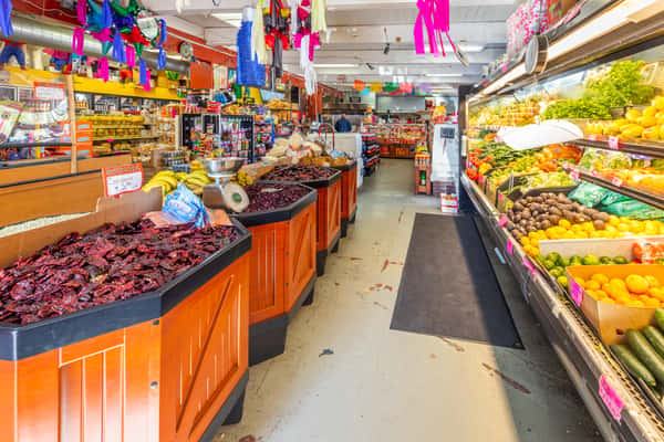 La Reyna Market produce aisle