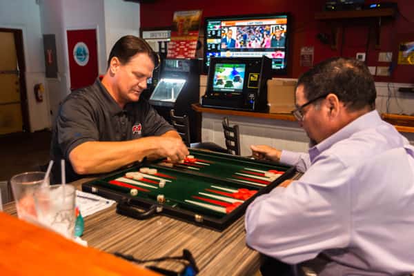 Backgammon players 