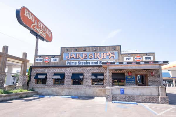 Front entrance walkway to Jake & Rip's barbecue restaurant in Grenada, Mississippi.