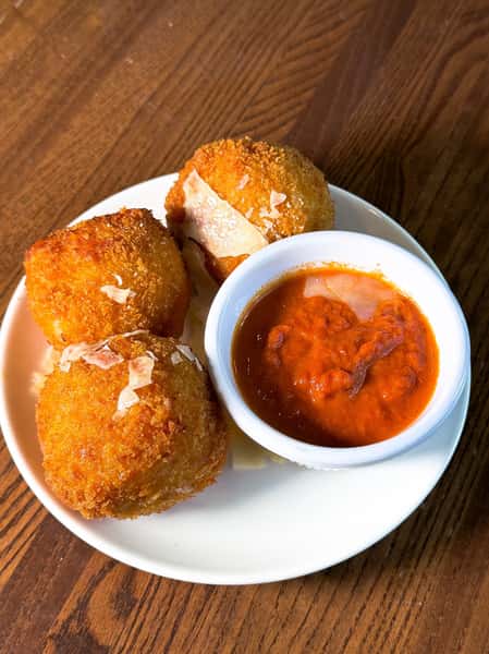 1 mac and cheese ball