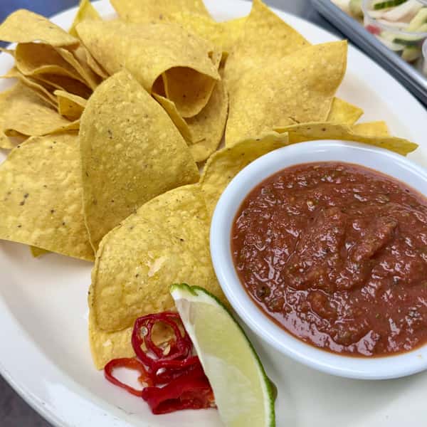 Salsa Rojo + Chips