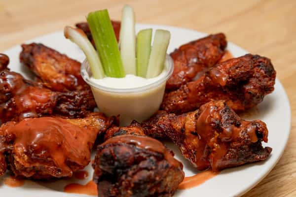 16" Large Cheese, 8pcs Chicken Wings & 2lt Soda (Friday Special)