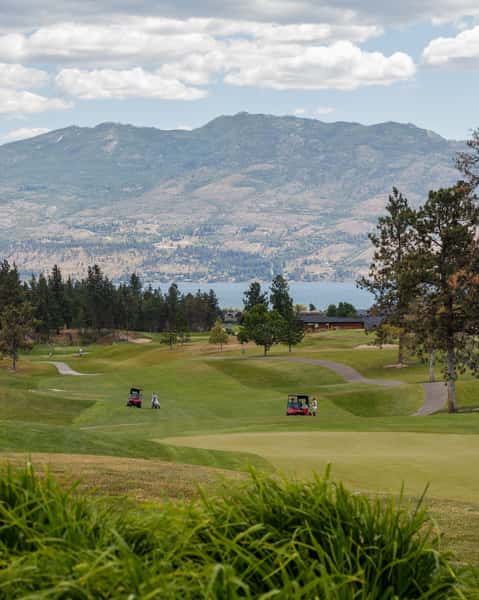 Golf first. Patio after. ⛳🥂

 #dine19 #19okanagangrill #visitkelowna #tourismokanagan #visitwestside