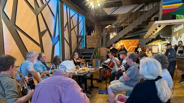 Salem Trad Session at Venti's