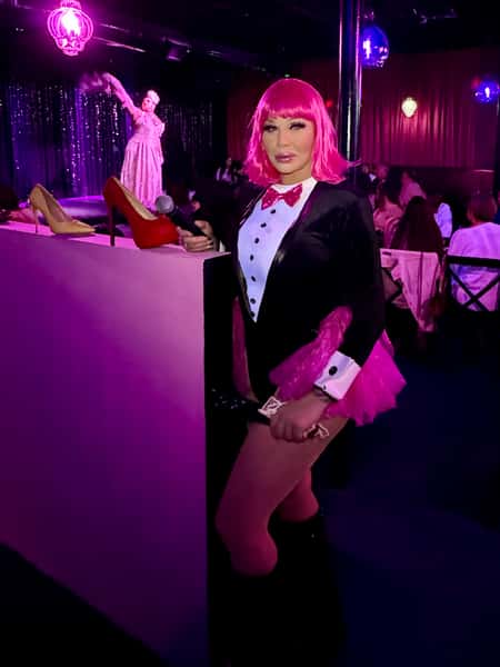 Jordyn Welcomes you to Hamburger Mary's!