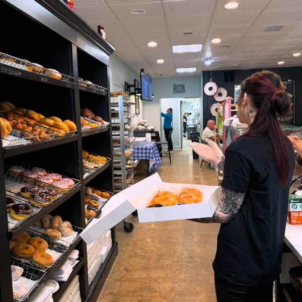 Our girls are here to help you with all of your Sunday donut needs! 🩷🩵

#newberrycafeandbakery #belairmd #harfordcounry #donutshop #donuts
