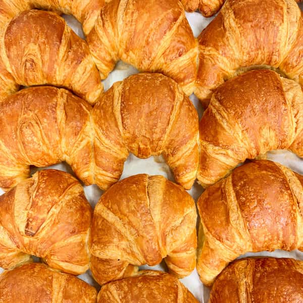 Fresh baked croissants. All day, everyday. 
🥐🧑‍🍳⏲️

#newberrycafeandbakery #bakery #shoplocal #croissant #belairmd