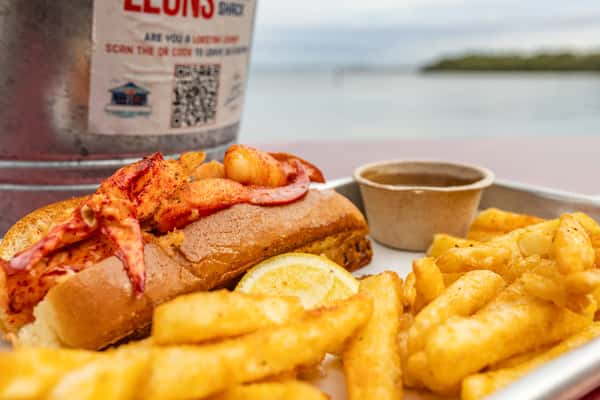 Leon's "Famous" Lobstah Roll