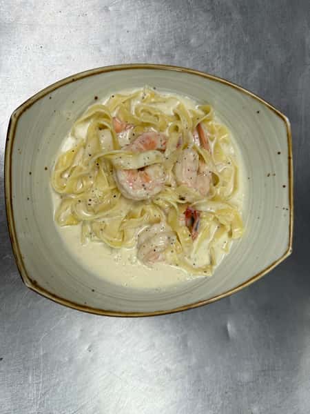 Fettuccine Alfredo pasta with 5 tiger shrimp.