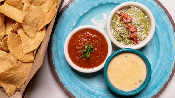nachos & salsa