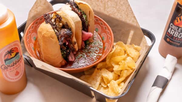 Torta De Carnitas