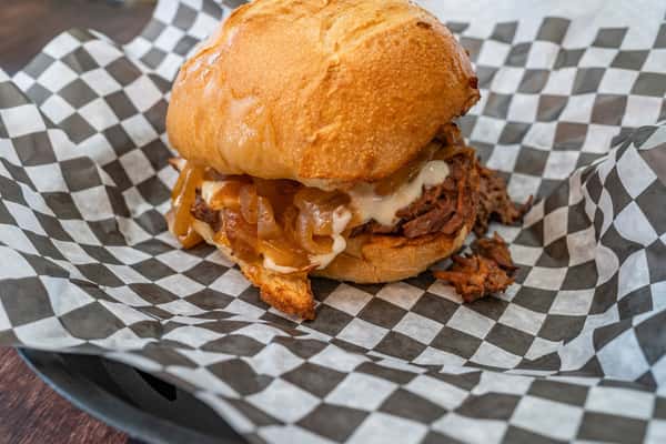 Knuckle Sandwich is the one everyone comes back for—braised pot roast piled high with provolone, grilled onions, and creamy horseradish on a sourdough bun. Big flavor, hearty comfort, and a favorite for good reason 🥪🔥
#KnuckleSandwiches #KnuckleSandwich #SandwichLovers #ComfortFood