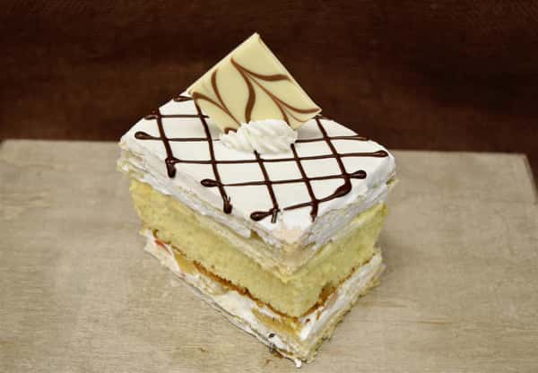 Mil Hojas cake slice